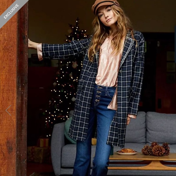 BKE Boutique Satin cold shoulder top size Medium - Picture 15 of 16